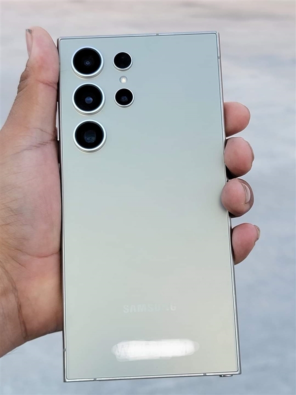 安卓機(jī)皇！三星Galaxy S24 Ultra真機(jī)首曝：鈦金屬中框 回歸直屏