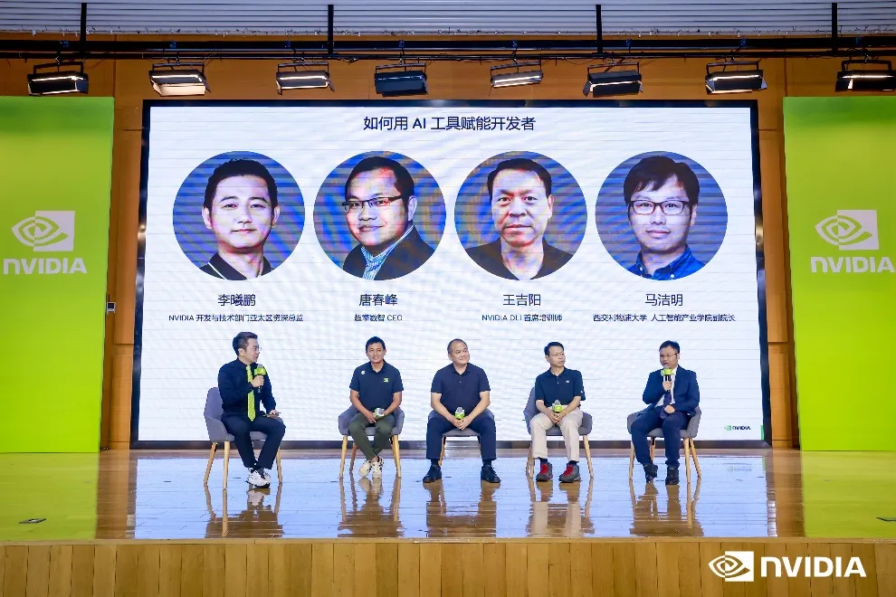 ▲ 超擎數(shù)智總經(jīng)理唐春峰參加主論壇圓桌討論