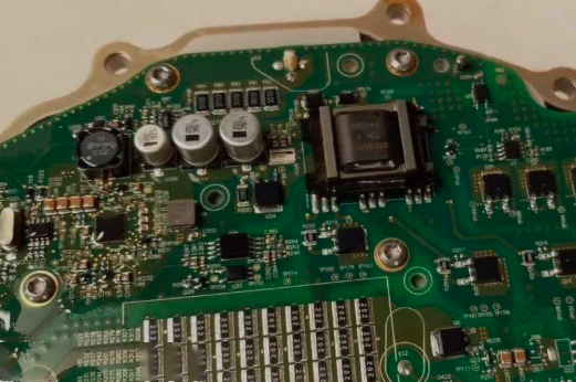 SiC市場(chǎng)規(guī)模的增加和SiC晶圓爭(zhēng)奪的加劇